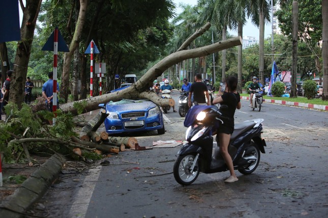 Công an Hà Nội khuyến cáo những khu vực tránh đi qua khi bão YAGI đổ bộ
