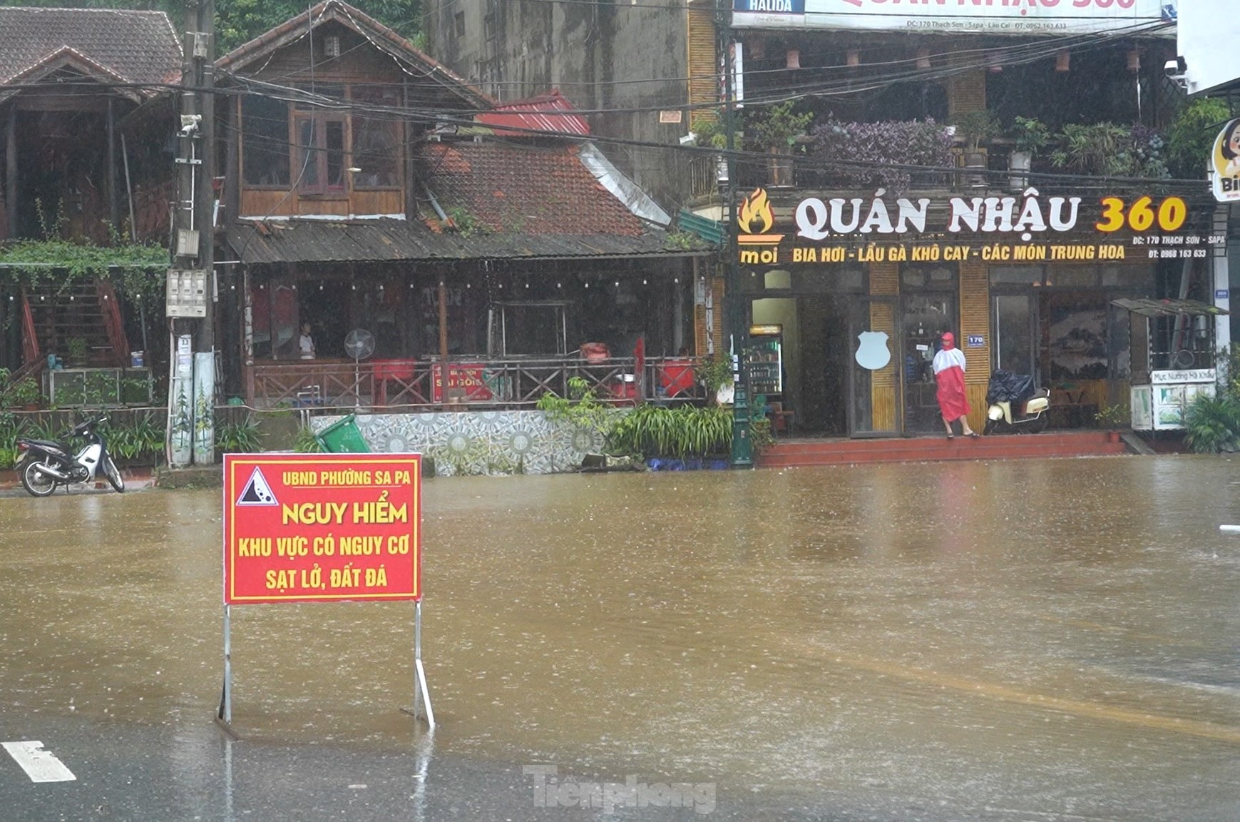 Ngập úng, sạt lở, giao thông ách tắc cục bộ ở Sa Pa
