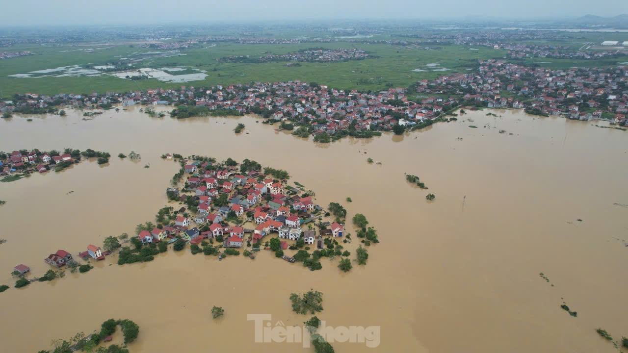 Cận cảnh những ngôi nhà bị nước lũ nhấn chìm ở Cao Bằng
