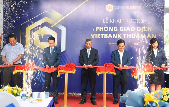 Vietbank và 'cú đúp' trong ngày khai trương Điểm Giao dịch thứ 119 – Phòng Giao dịch Vietbank Thuận An
